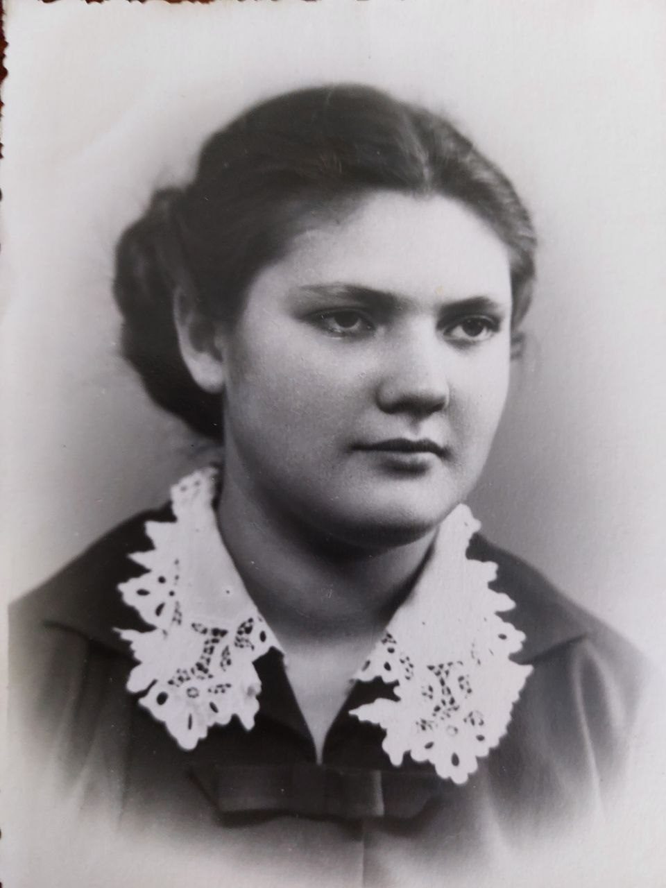 Ирина Фигуровская в день окончания школы, Ленинград, 1958