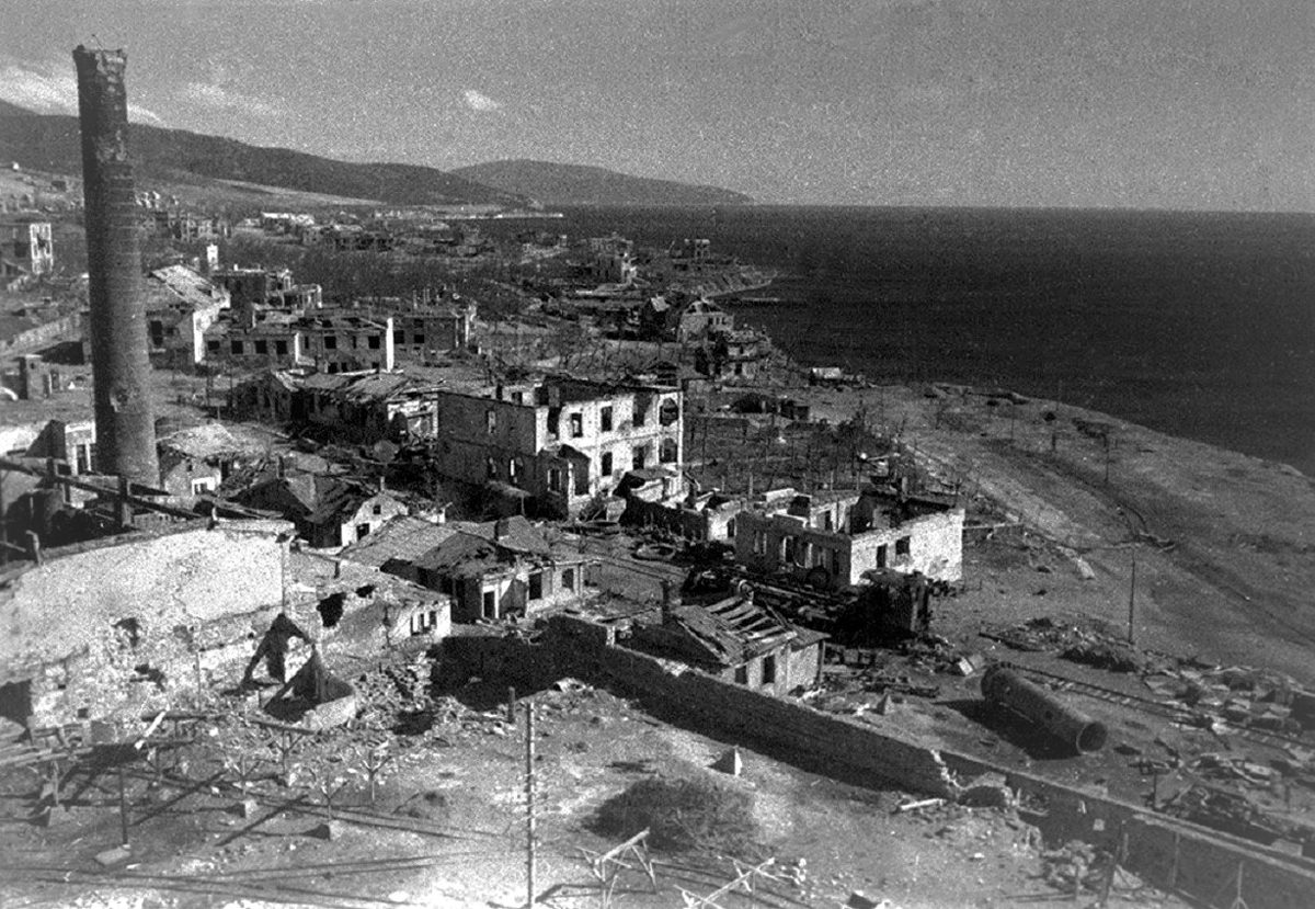 Novorossiysk after liberation, September 1943. Anastasia Mikhailovna and her sons returned to this destroyed city from the hijacking.